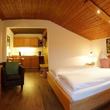 Pensión Rusticana 3*